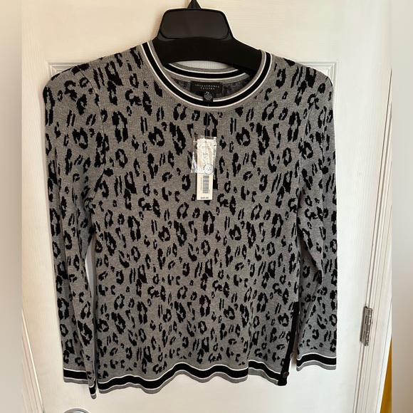 Investments Petite Animal Print Sweater Size PS DILLARDS NWT - Picture 1 of 3